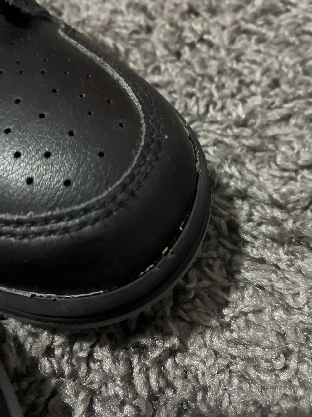 Jordan 1 mid black metallic